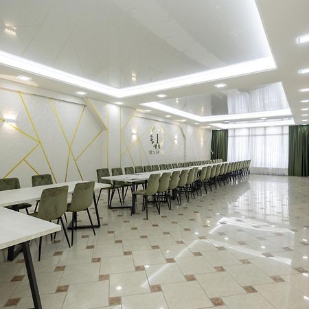 Iris Hotel Chisinau Exterior photo