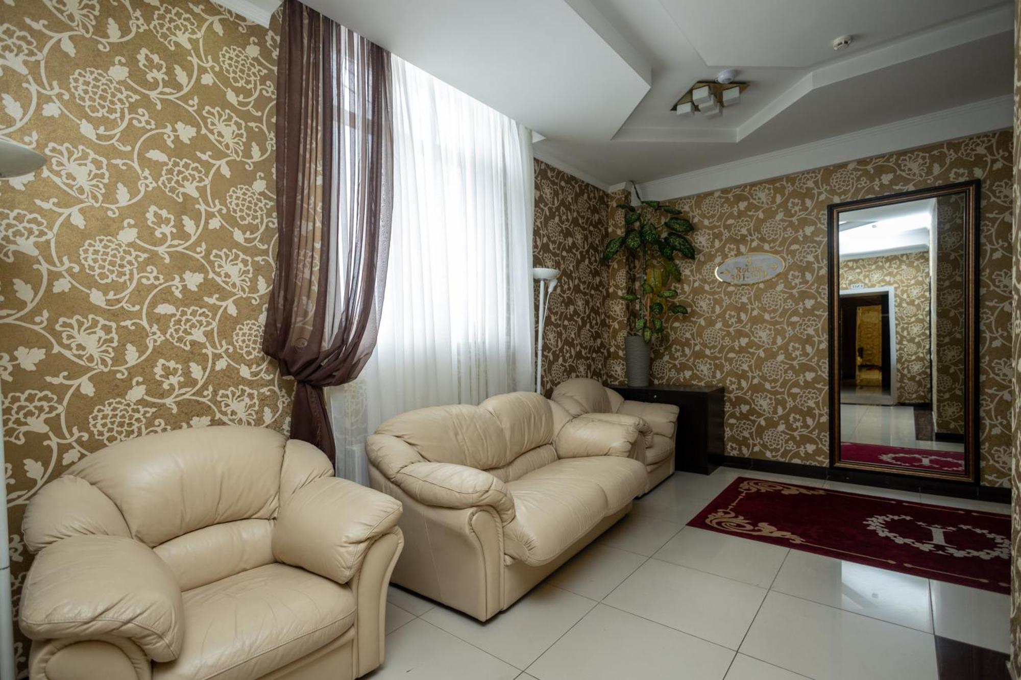 Iris Hotel Chisinau Exterior photo