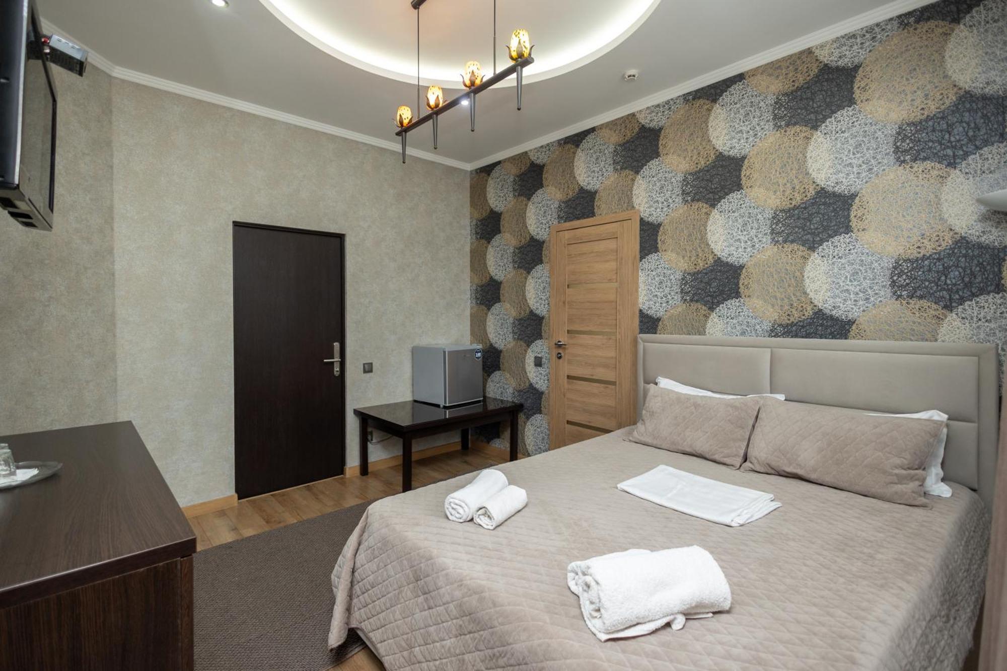 Iris Hotel Chisinau Exterior photo