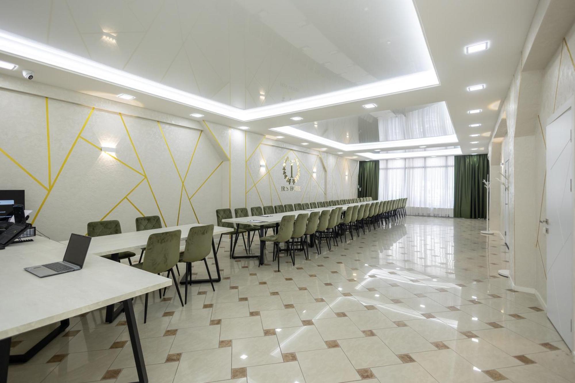 Iris Hotel Chisinau Exterior photo