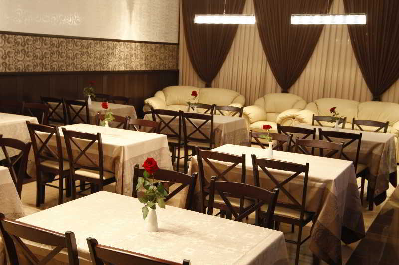 Iris Hotel Chisinau Exterior photo