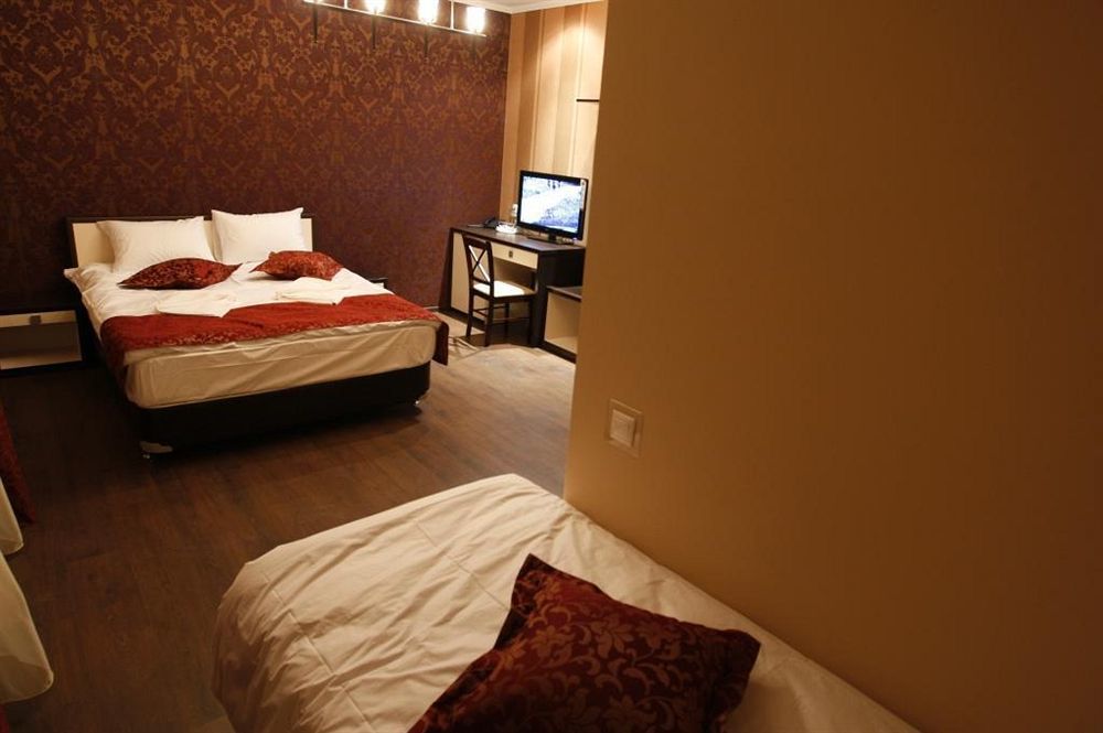 Iris Hotel Chisinau Room photo
